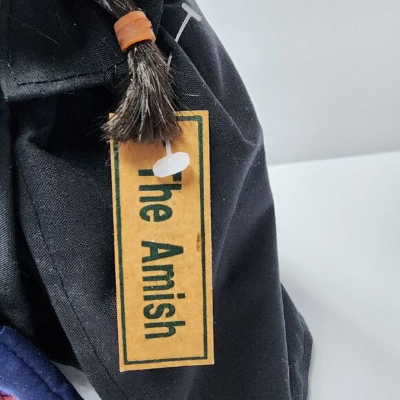 Vintage Springfield Amish Girl Doll 9.5" Holding A Quilt - Picture 2 of 7